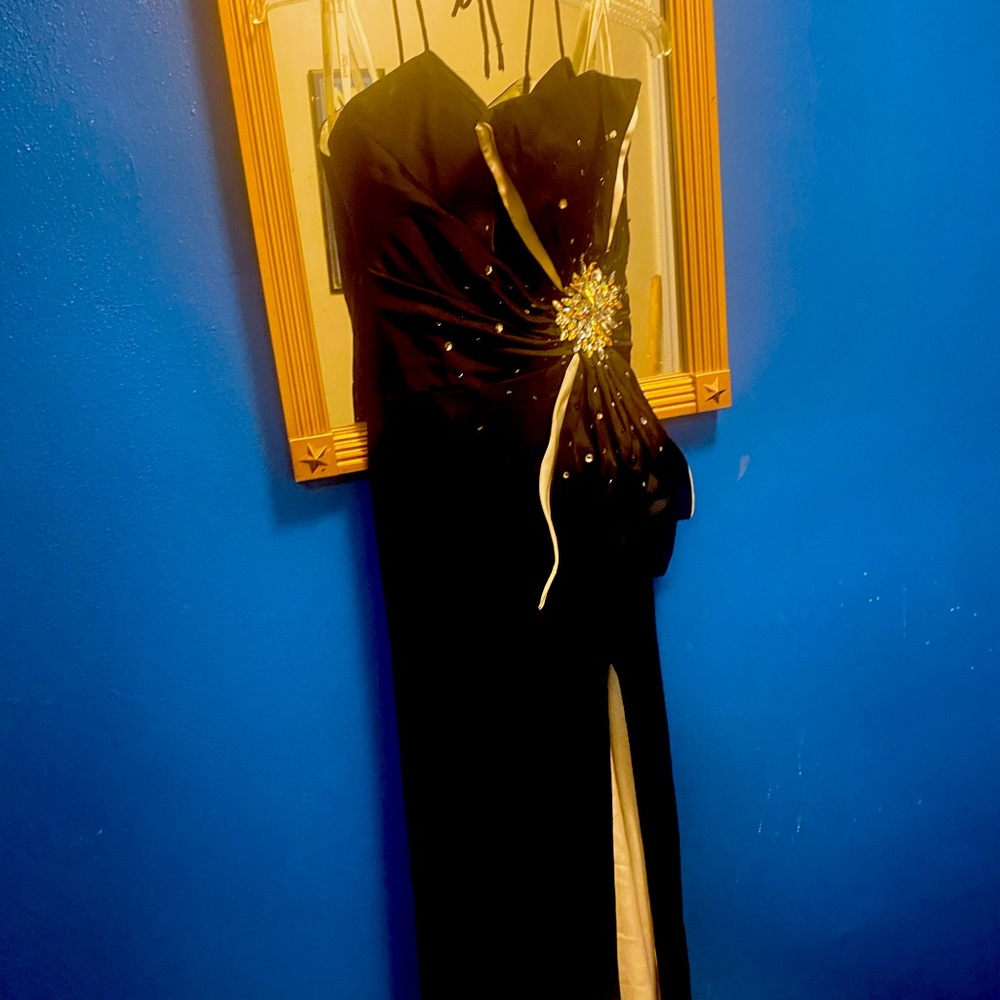 Tony bowls le gala size 6 evening gown black and white large bow tie